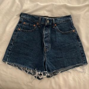 Levi ribcage shorts